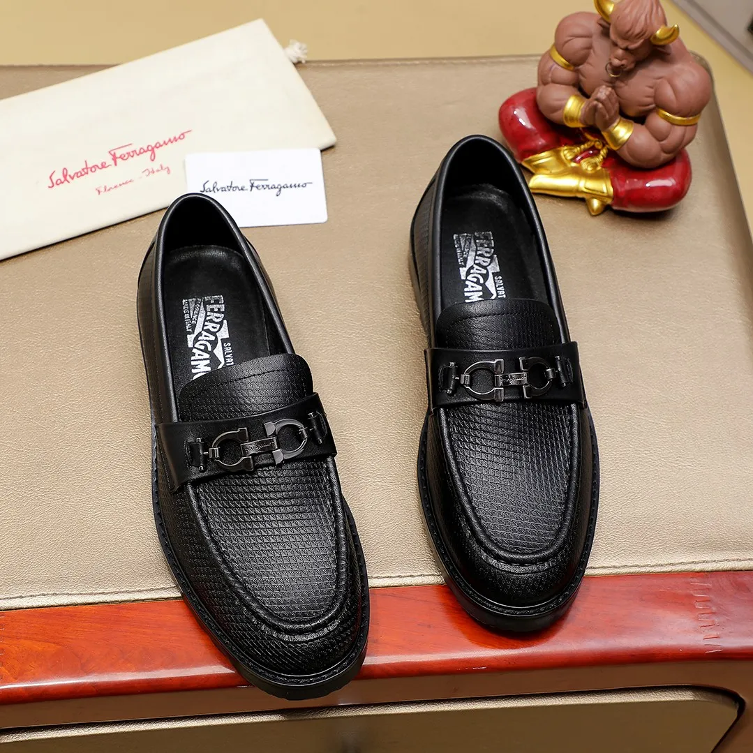 Men's shoes 💰480 🔥Ferragamo's new men's casual slip-on shoes🇨🇳Official website original 1:1 mold, original quality💯Fine workmanship, high-end luxury☘The upper is made of imported Italian first-layer cowhide🌴Luxurious water dyeing🐂Leather lining🍓Rubber wear-resistant and non-slip outsole, breathable and comfortable to wear🍍The first choice for high-quality men, optional! Code number 38-44 (45.46. Customized)